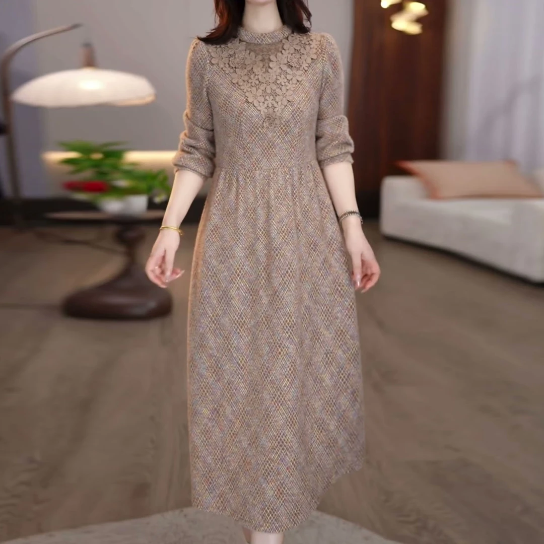 贵妃绒2025冬季新款精致盘花显瘦高档加绒加厚优雅打底百搭连衣裙