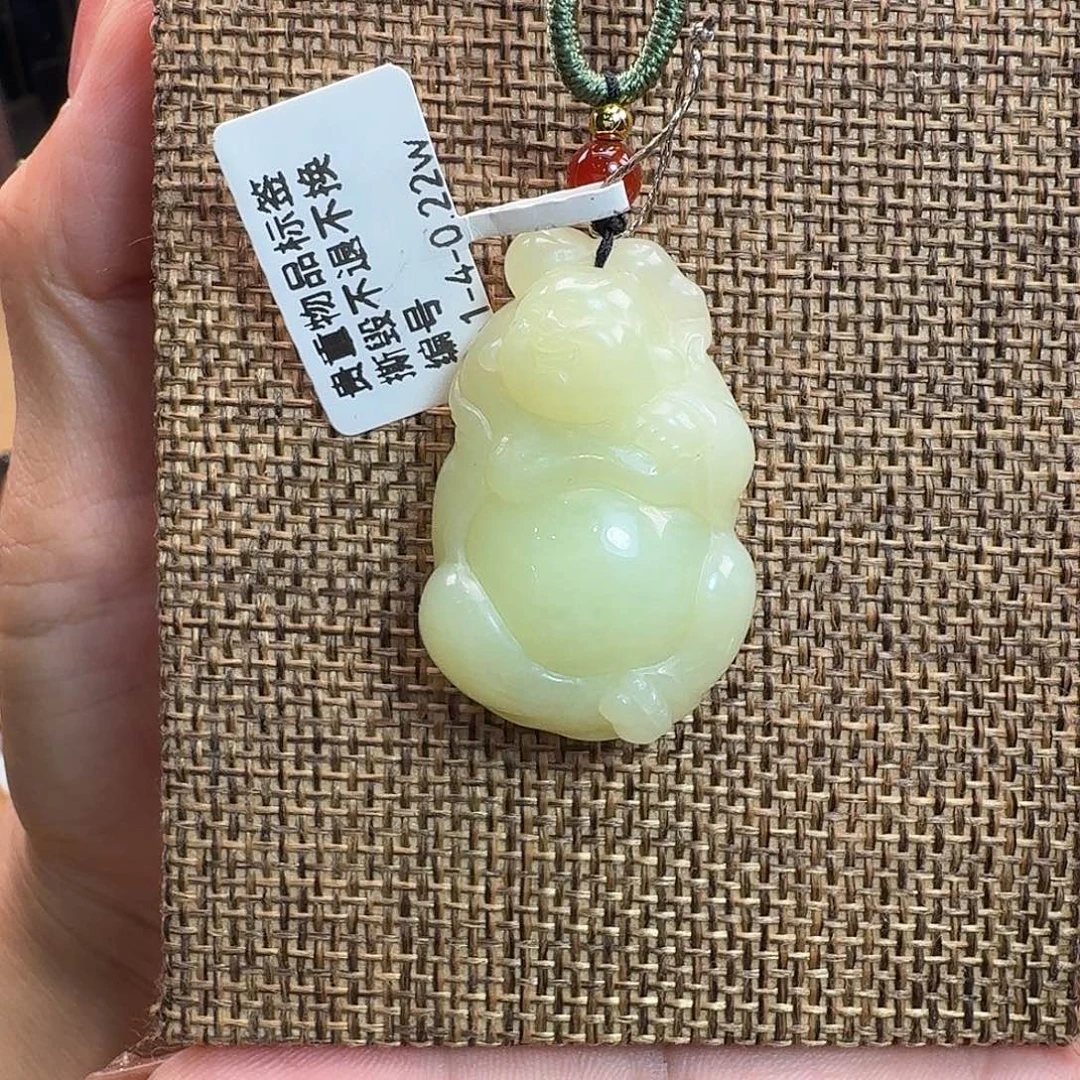 吊坠(赠链)未镶嵌和田玉