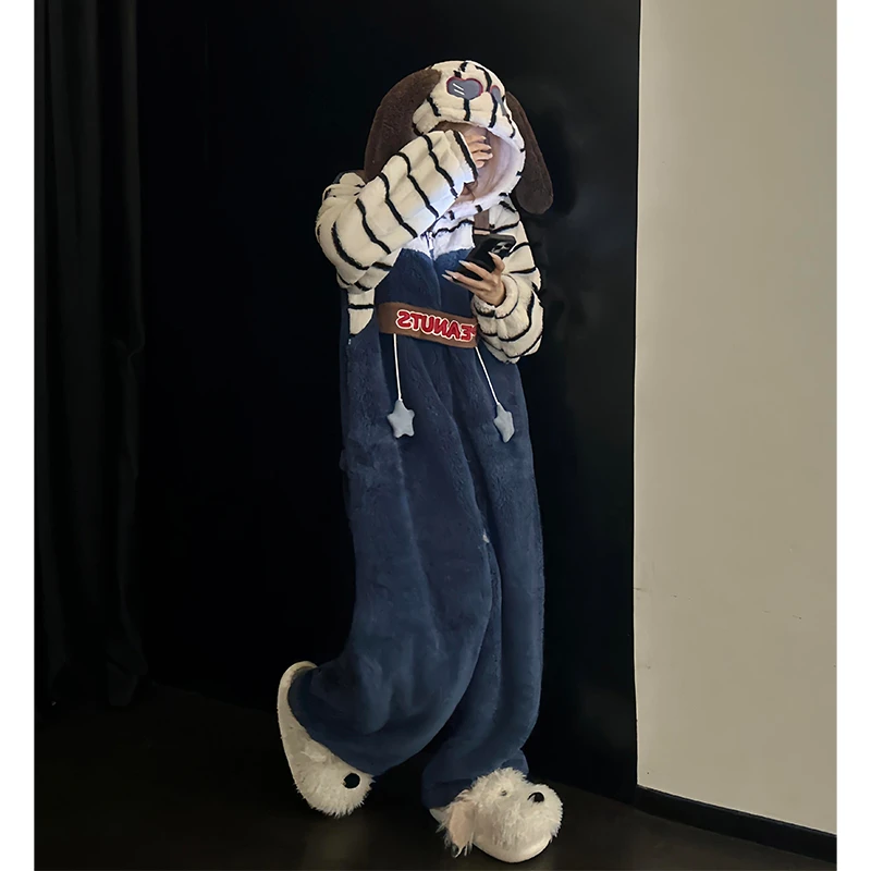 可爱史努比珊瑚绒连体睡衣女款冬季新款加绒加厚连帽毛绒睡袍居家