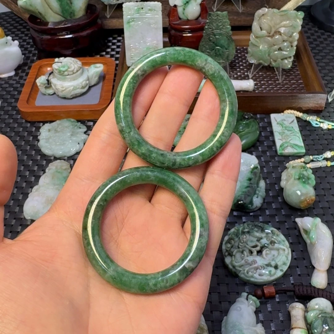 翡翠颈饰未镶嵌剑**三翡翠颈饰未镶嵌..