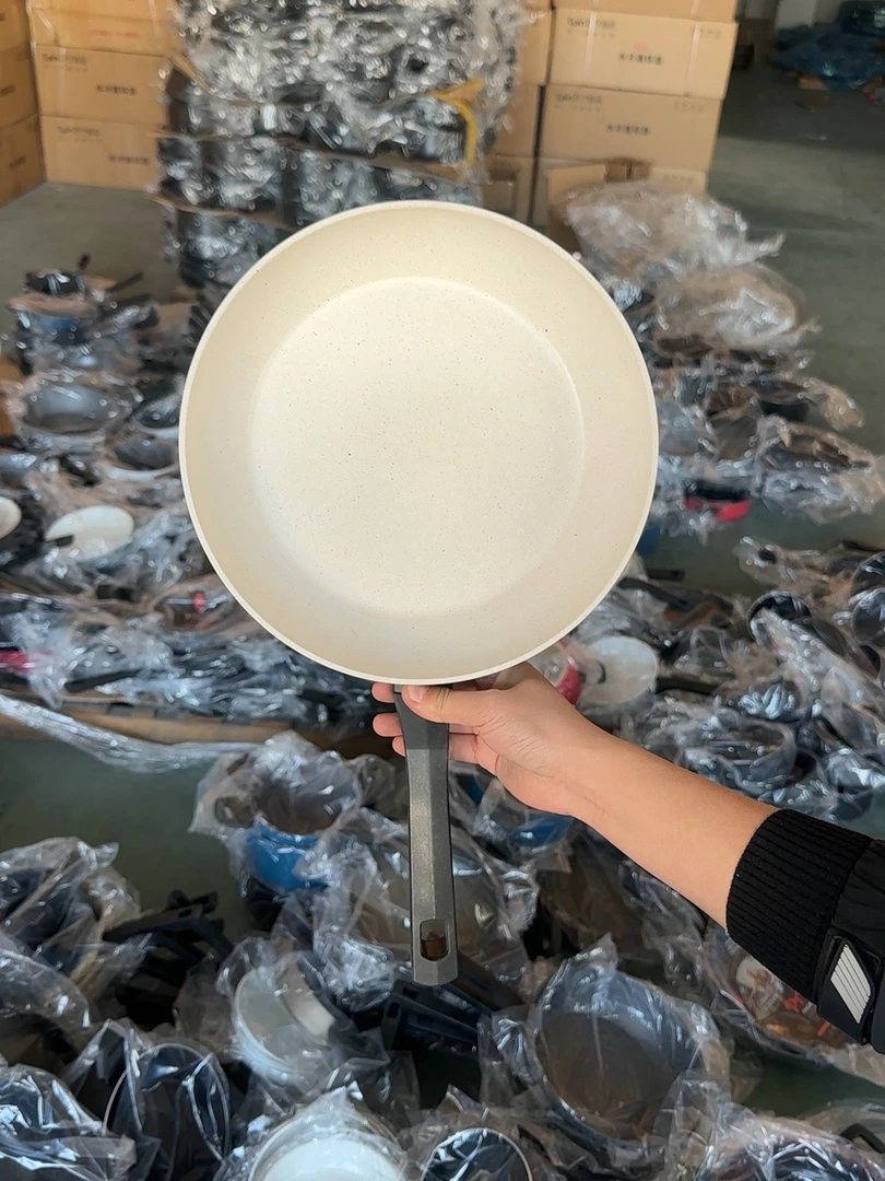 A6炒锅28cm外贸尾货，介意勿拍，口径28cm，高5cm，