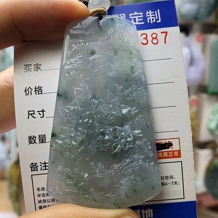 翡翠未镶嵌颈饰山水