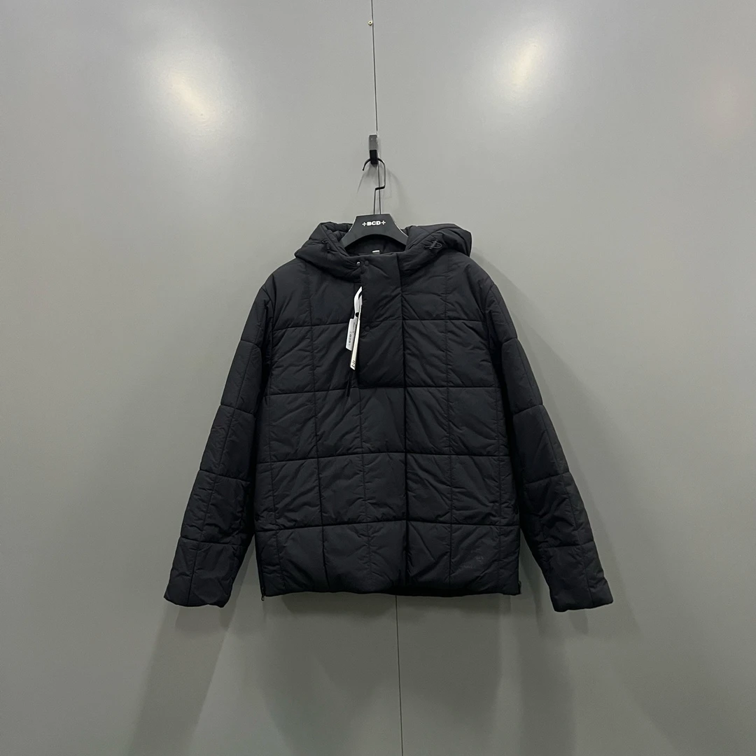 未使用 BURBERRY/博柏利 PL 压纹半拉链连帽外套  020056