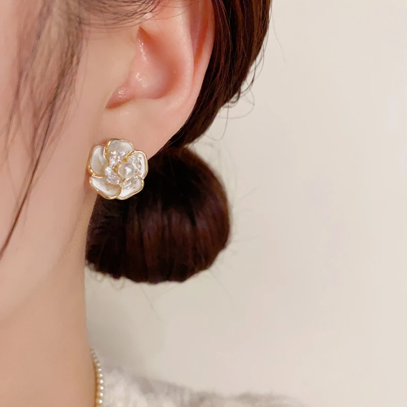 锌合金仿珍珠耳饰 合金气质中式山茶花高级感花朵耳环精致轻奢