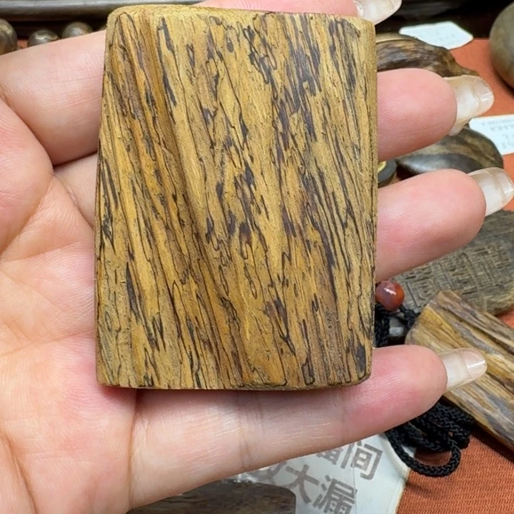 大叶紫檀（黑酸枝木类）