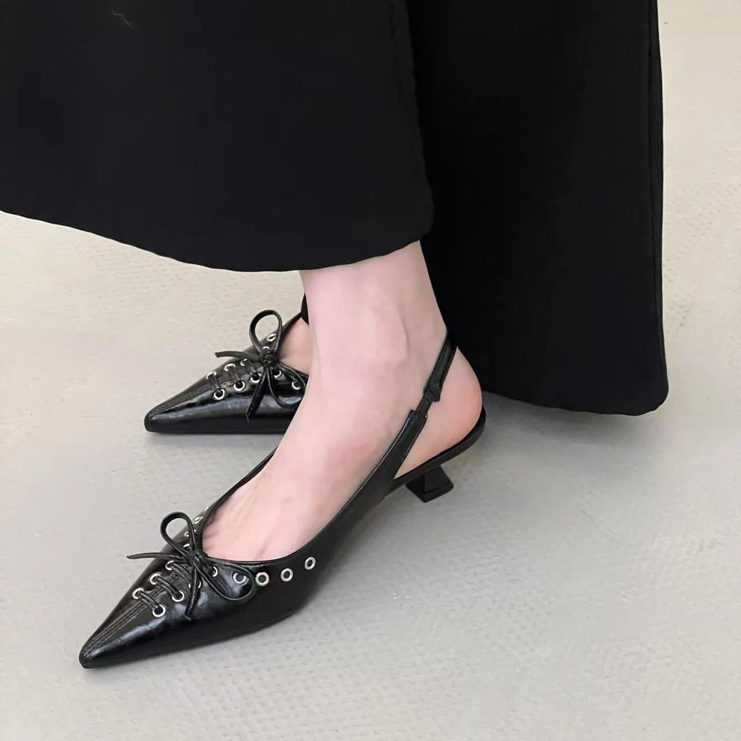 早春新品小众设计尖头蝴蝶结细跟小猫跟温柔后空单鞋包头凉鞋女