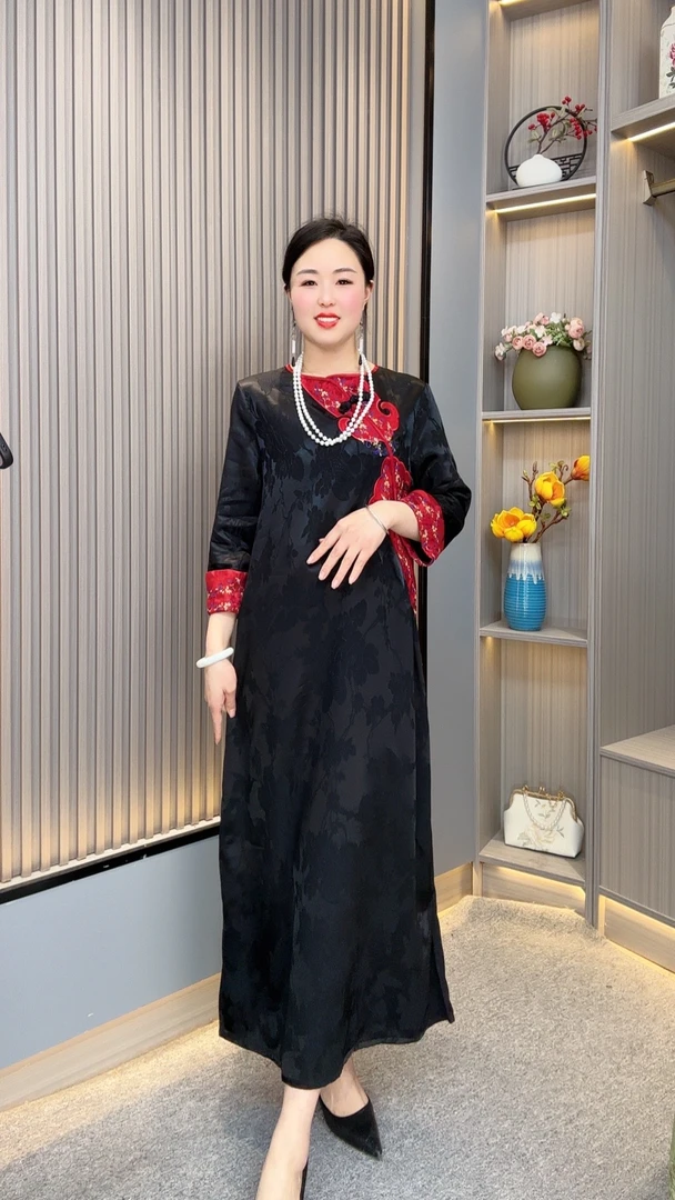 清欢2025新款妈妈装中式国风盘扣优雅气质复古遮肉连衣裙