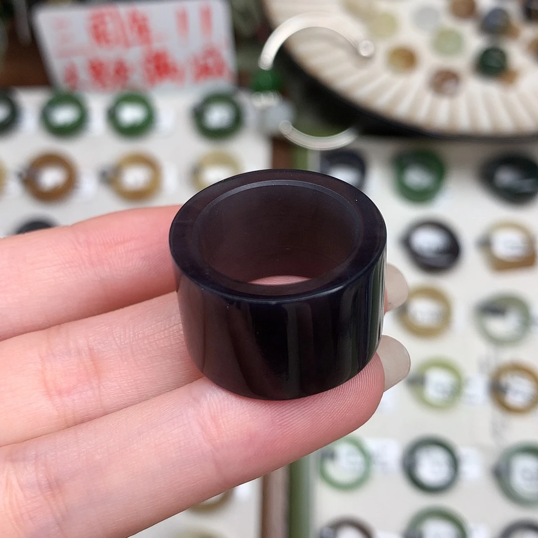未镶嵌戒指和田玉