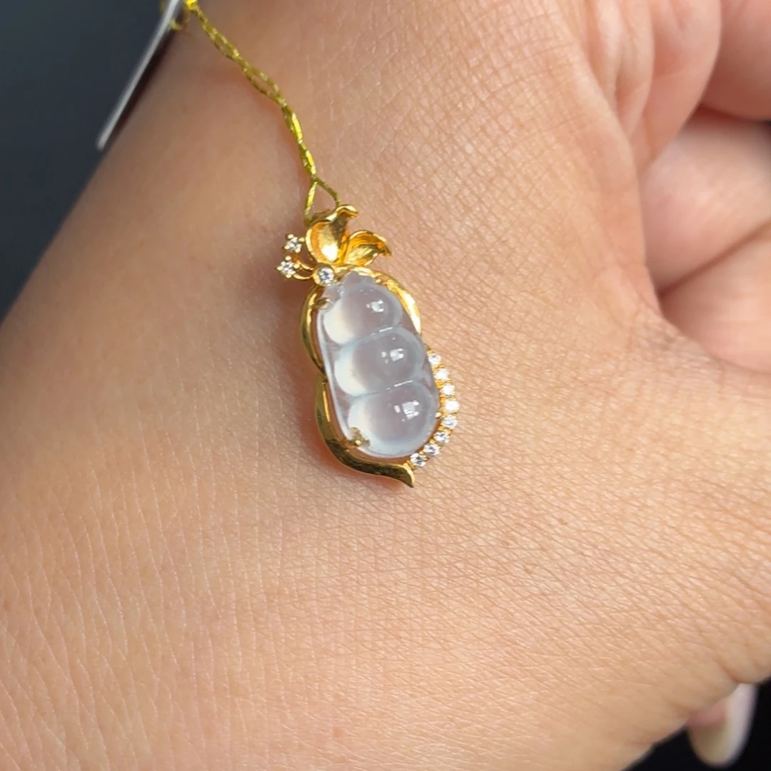 翡翠18K金镶嵌颈饰