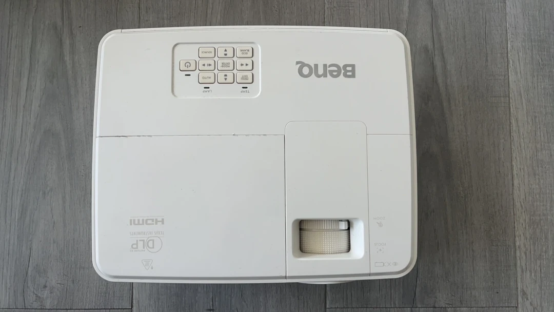 8新 Benq/明基 二手明基高清投影机运费自理