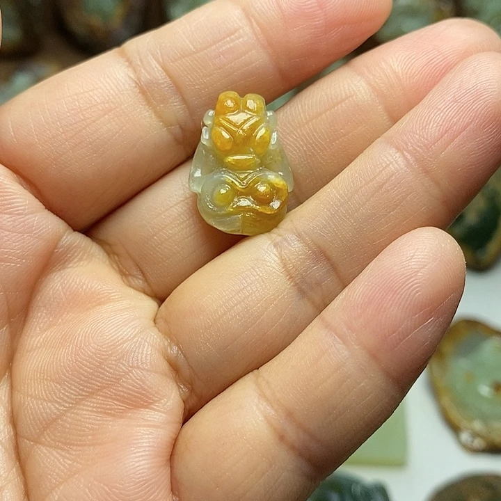 浅***然岫岩河磨玉（透闪石质玉）未镶嵌颈饰