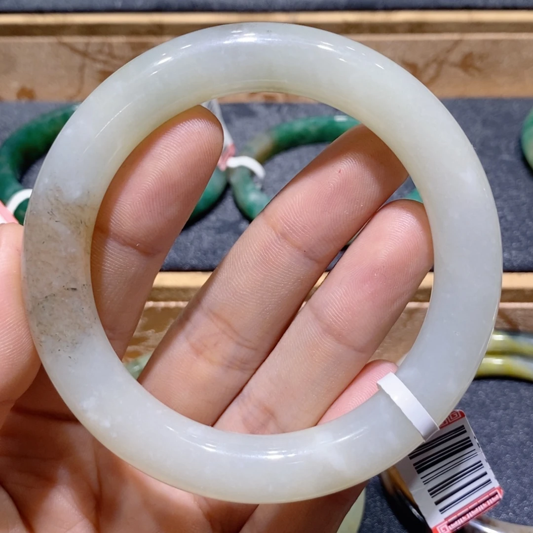 独山玉未镶嵌手镯