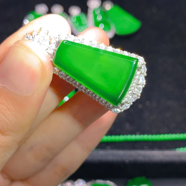 翡翠银S925镶嵌颈饰一个