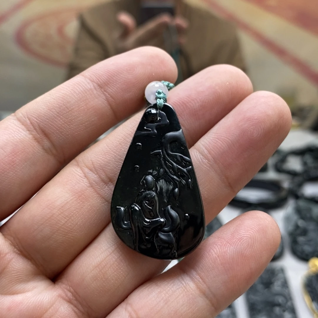 翡翠未镶嵌颈饰悟道