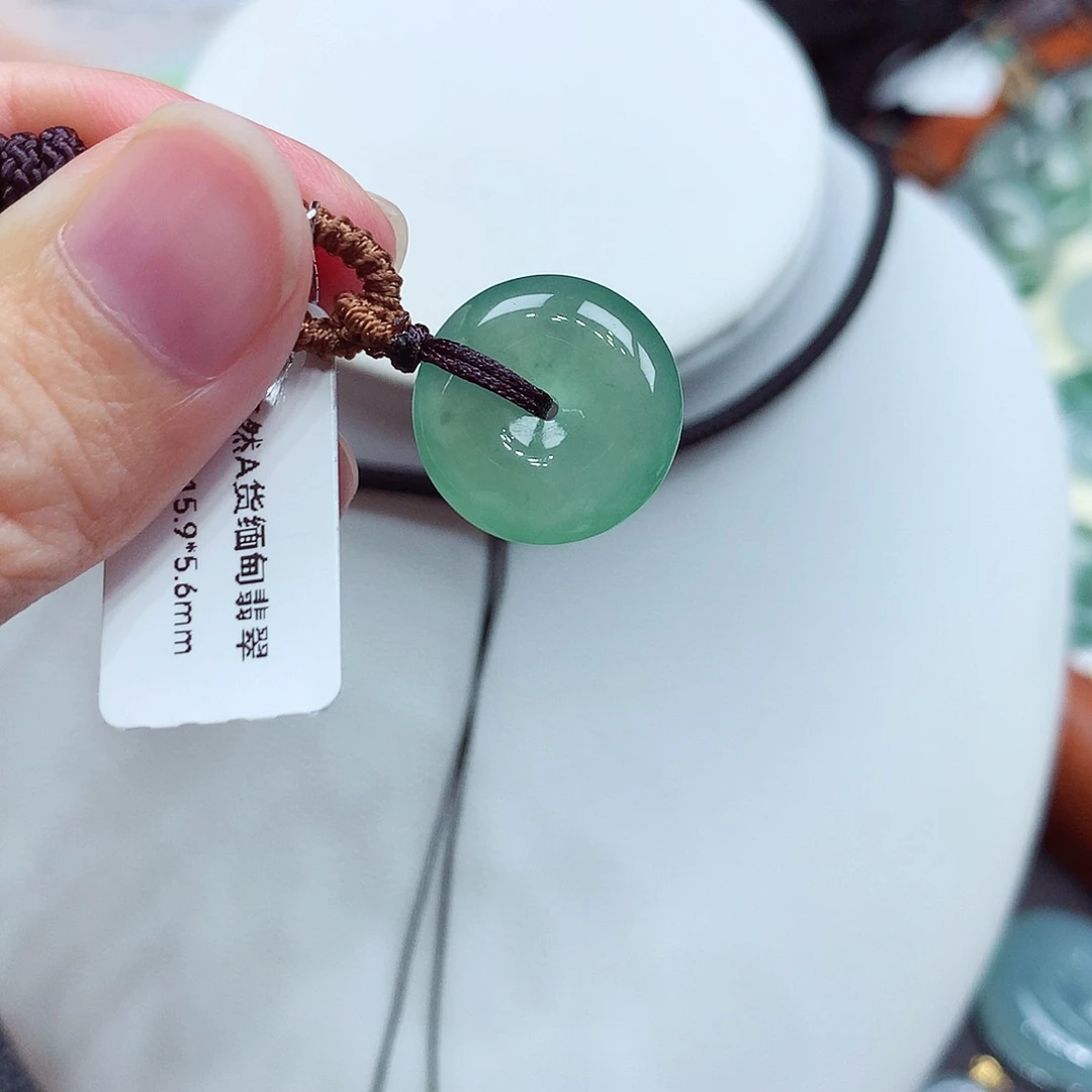 翡翠未镶嵌颈饰编号9，15.9/5.6