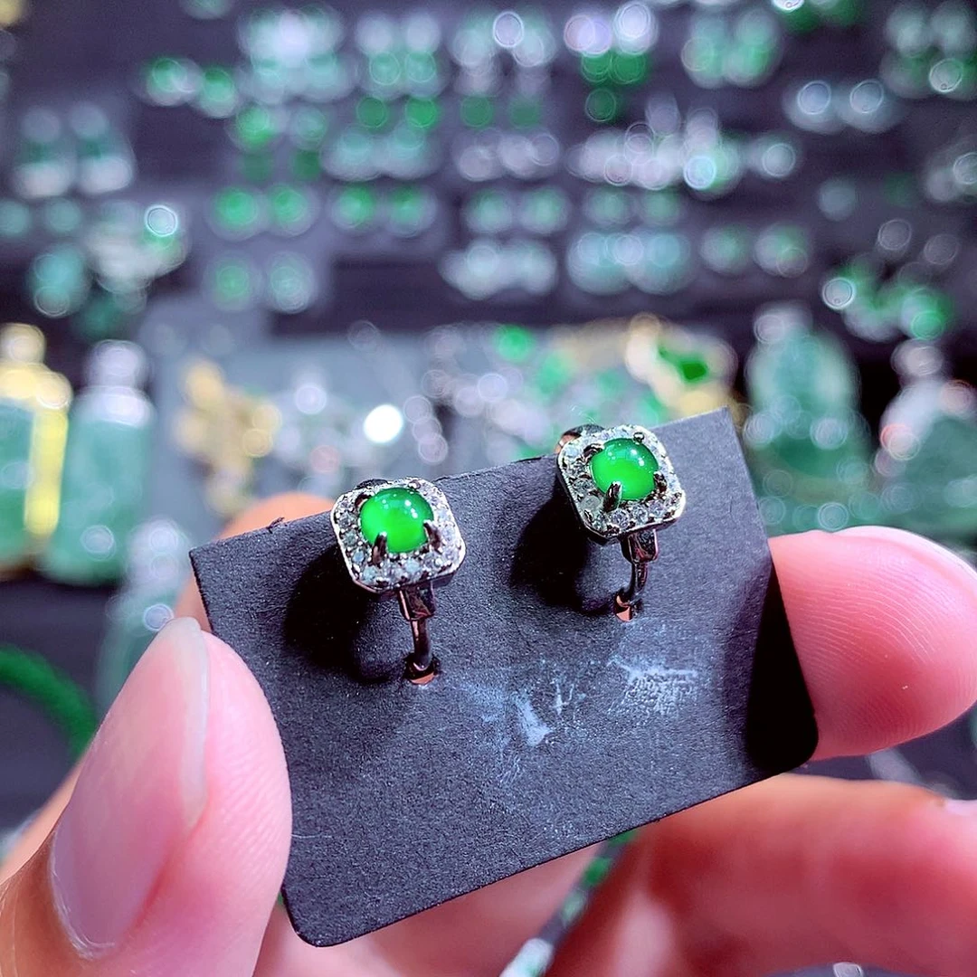 翡翠未镶嵌颈饰挂件