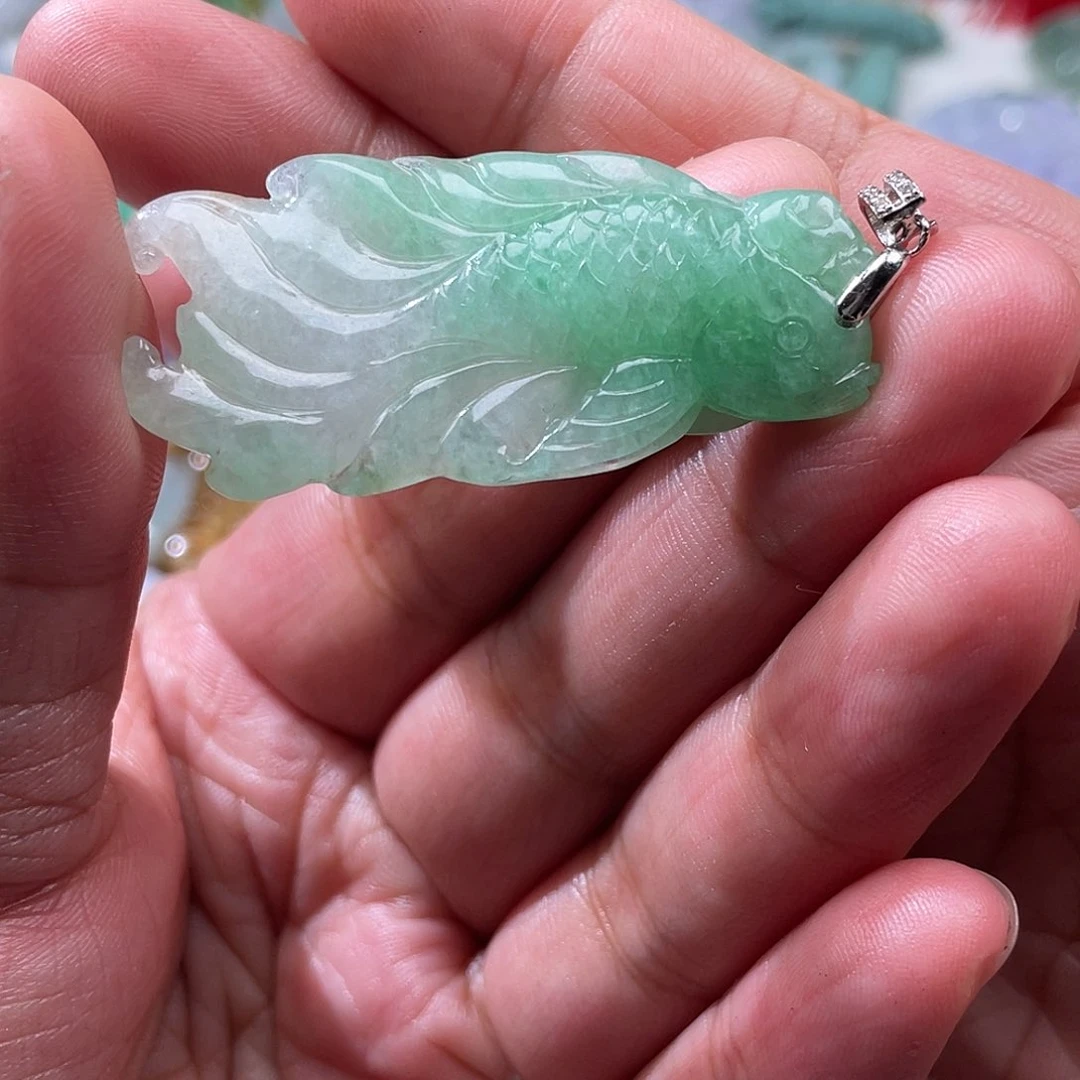 翡翠未镶嵌颈饰太**光