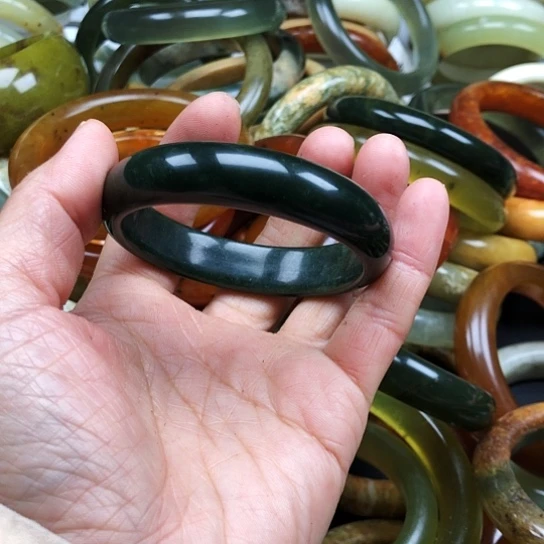 蛇纹石玉手镯未镶嵌静**阳