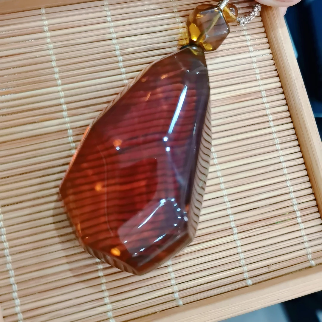 缅甸原矿天然 玫瑰茶绿膜变色龙吊坠 重约24克