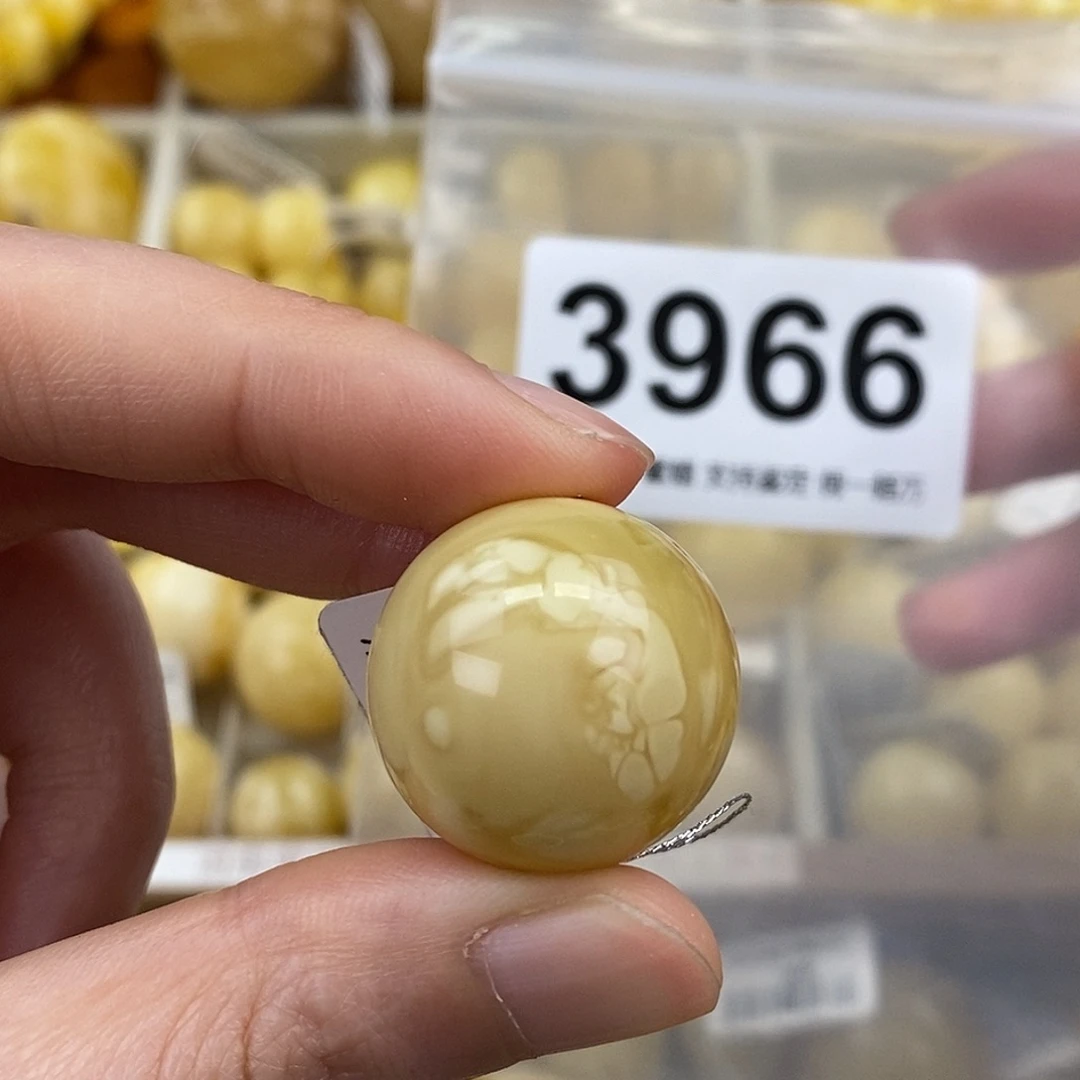 蜜蜡未镶嵌珠宝奇石22.2