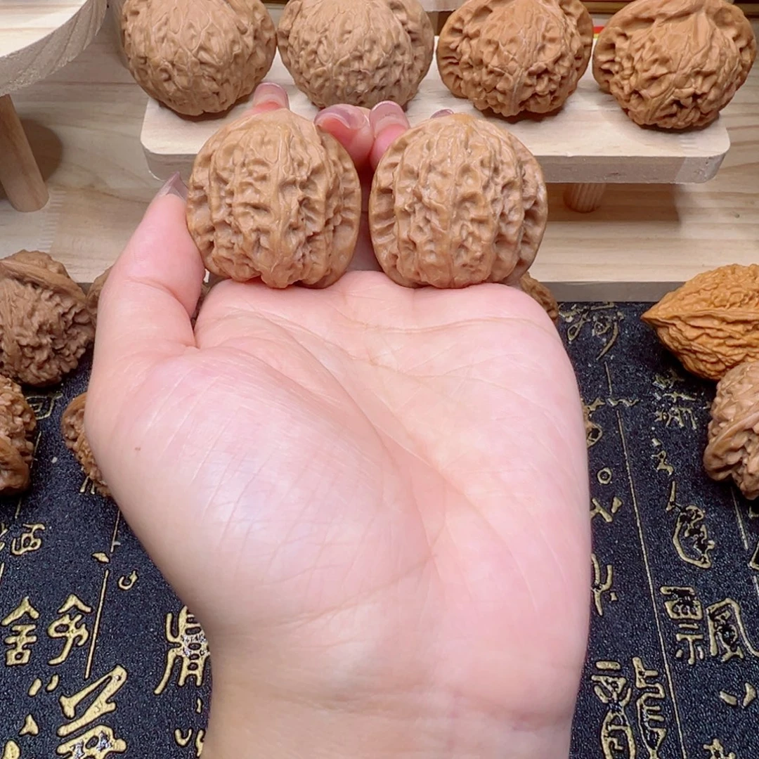 桃核吊坠野狼35手把件