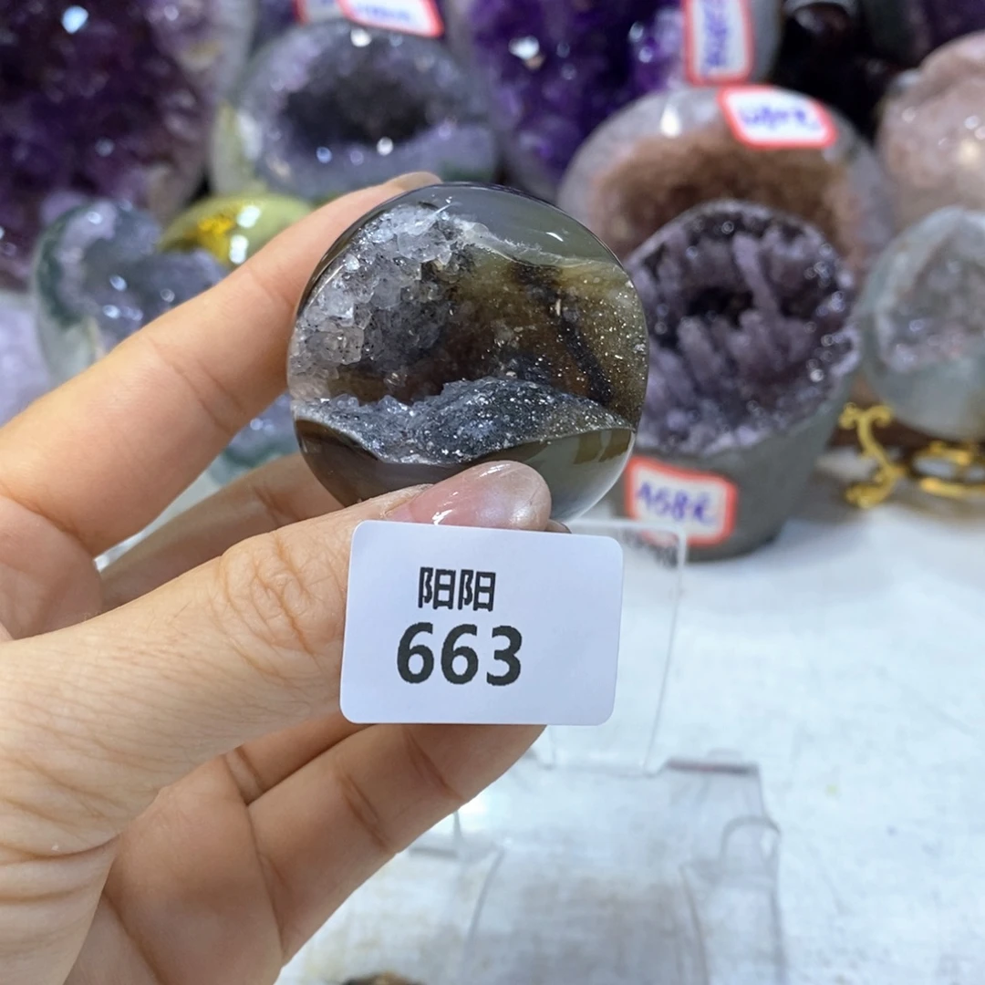 未镶嵌水晶大型摆件（非配饰）