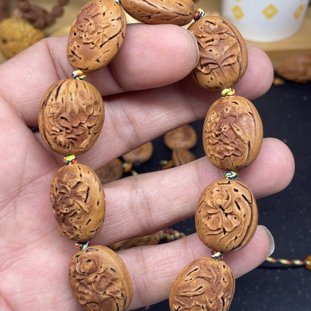 桃核雕刻莲花手串