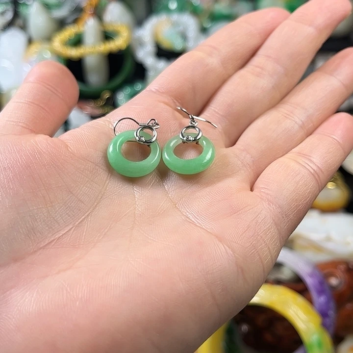 星***予翡翠未镶嵌颈饰翡翠未镶嵌颈饰