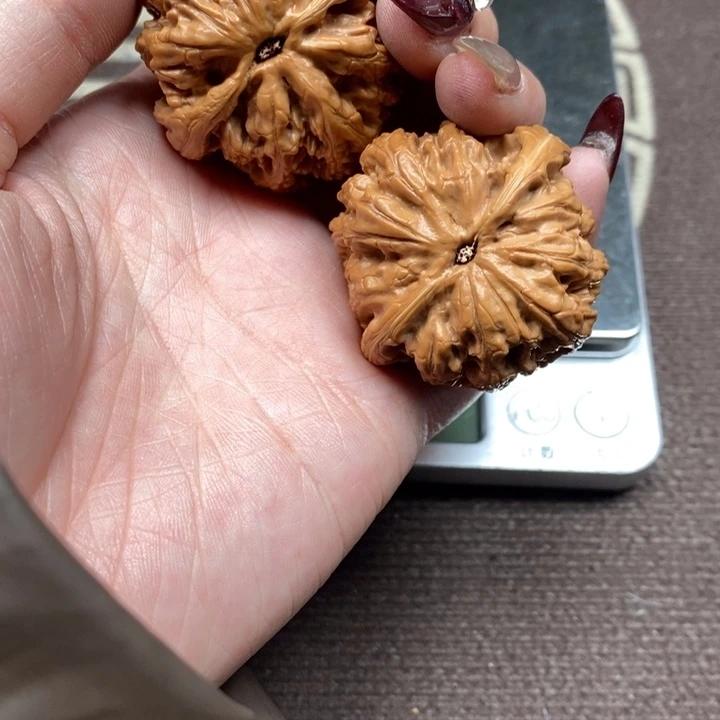 文玩核桃吊坠粗筋微修