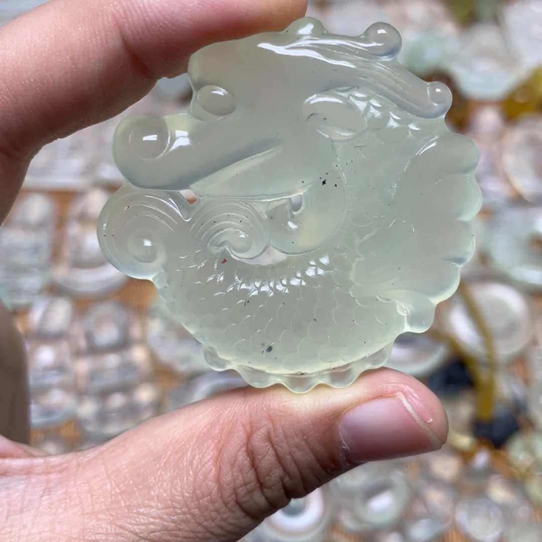 未镶嵌蛇纹石玉颈饰B**.