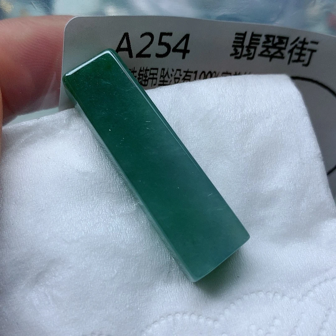 翡翠颈饰未镶嵌手串