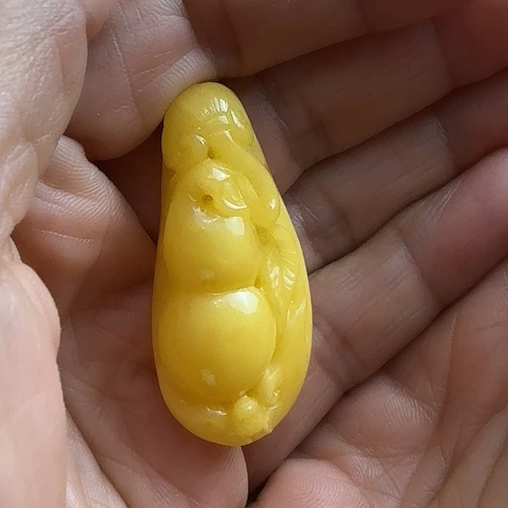 蜜蜡未镶嵌裸石40杂