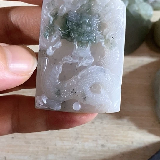定制翡翠未镶嵌牌子