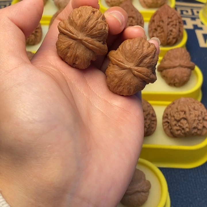 文玩核桃把件35元宝