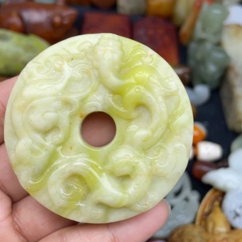 蛇纹石玉未镶嵌颈饰90