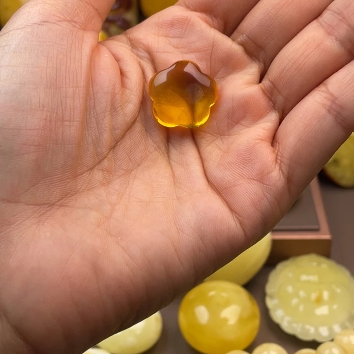 琥珀未镶嵌颈饰蜜蜡