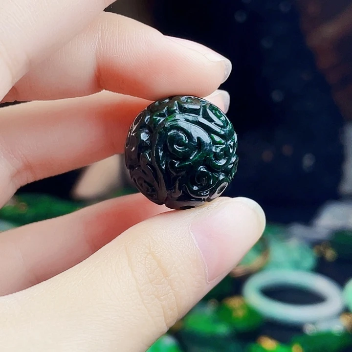 颈饰未镶嵌翡翠多样性