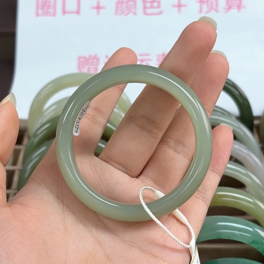 和田玉手镯未镶嵌心**陈