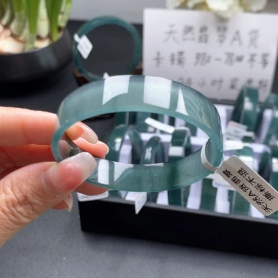 翡翠手镯未镶嵌54尺寸