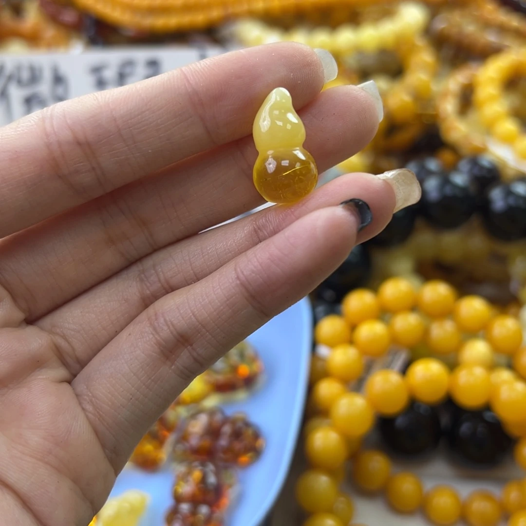 琥珀珠宝奇石未镶嵌