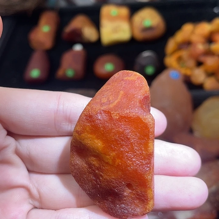 琥珀未镶嵌珠宝奇石