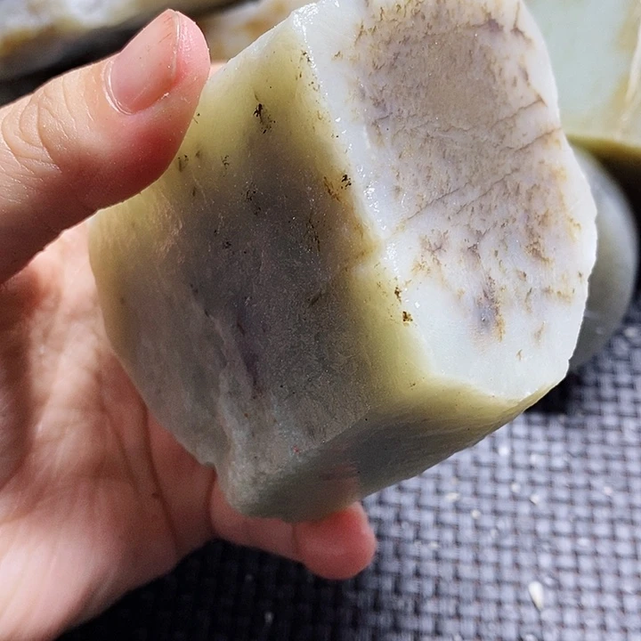 未镶嵌和田玉（糖玉）珠宝半成品