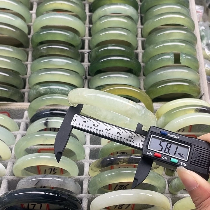 蛇纹石玉未镶嵌手镯161