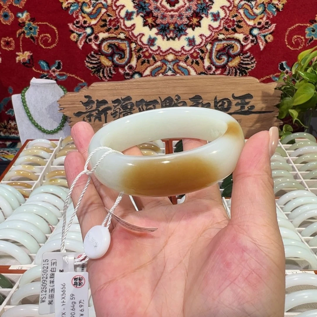 未镶嵌手镯和田玉59宽胎蜜糖新疆和田玉糖白