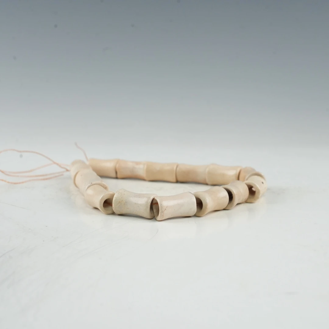 lot121037 明代 鸡骨白束腰玉管串