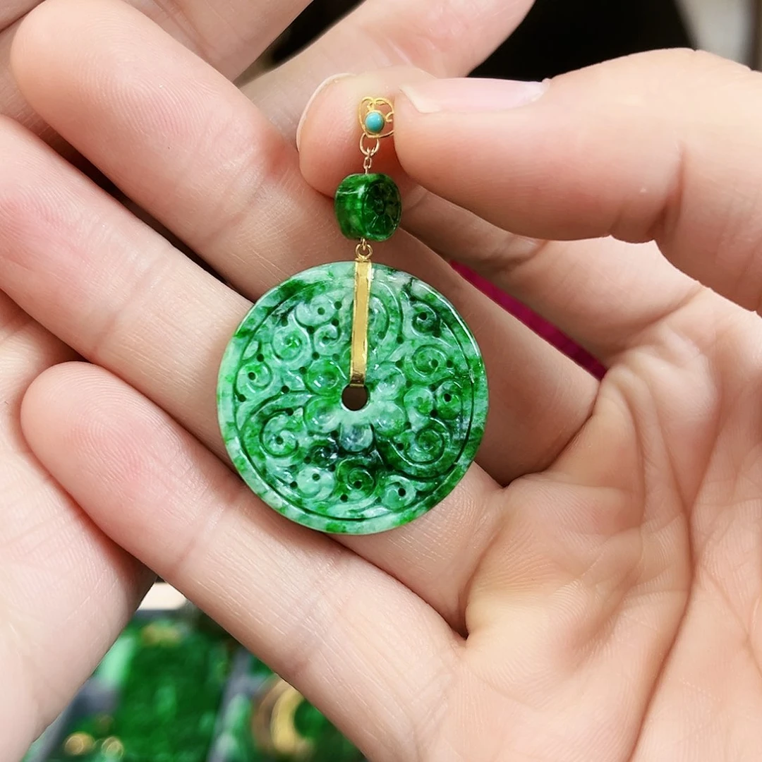 翡翠颈饰18K金镶嵌吊坠多样性