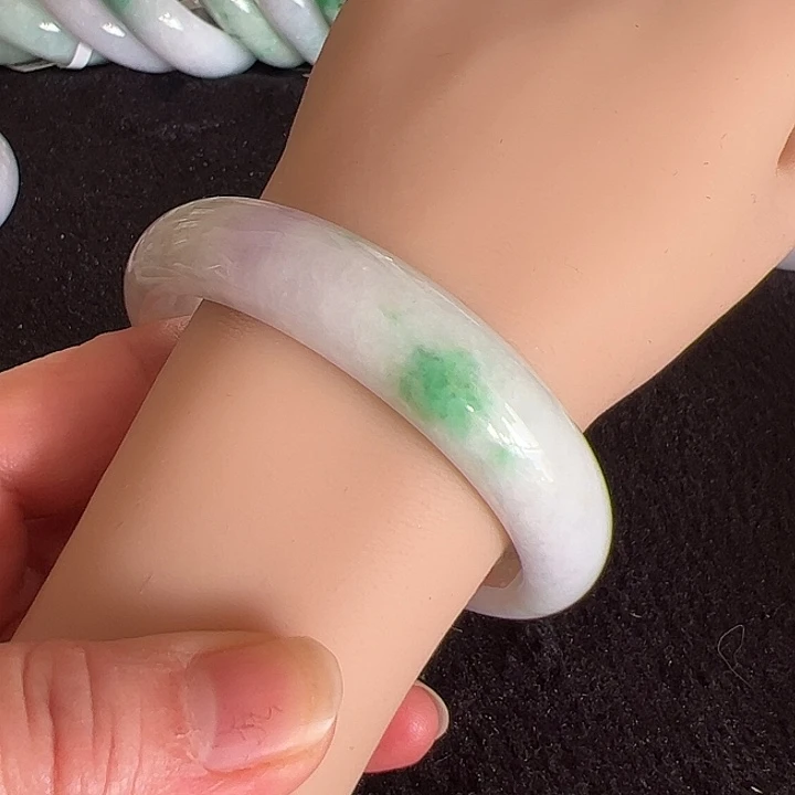 翡翠未镶嵌手镯编号93746圈口60.4