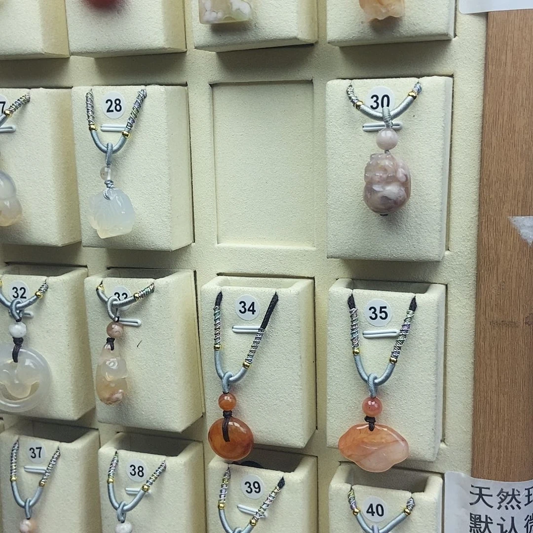 石英质玉吊坠(赠链)未镶嵌散*?