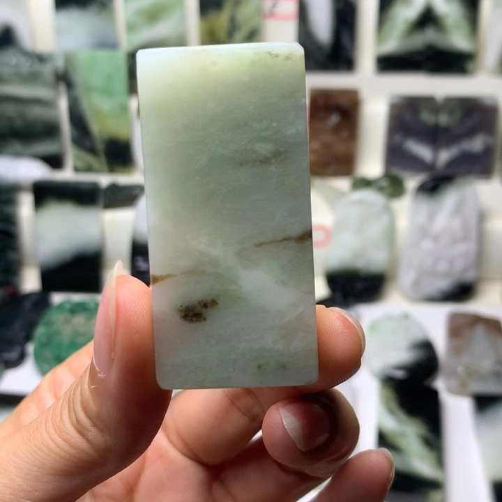 独山玉未镶嵌颈饰