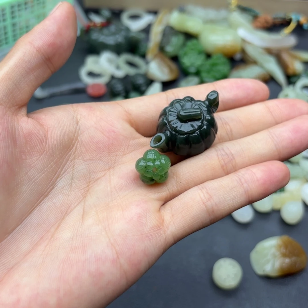 惊***光和田玉未镶嵌颈饰拍一发一